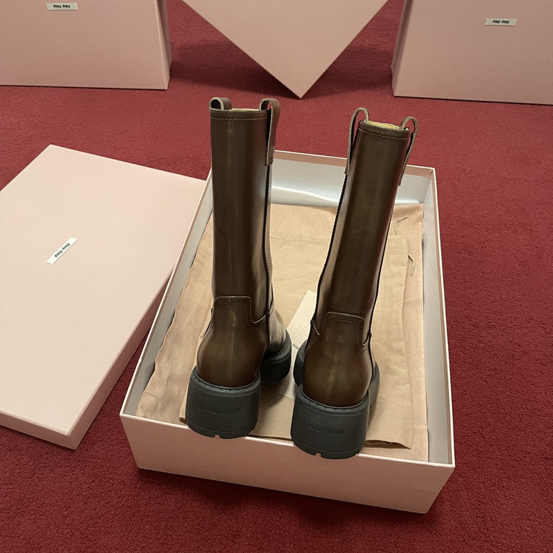 M1um1u sneaker