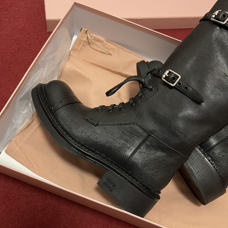 M1um1u sneaker