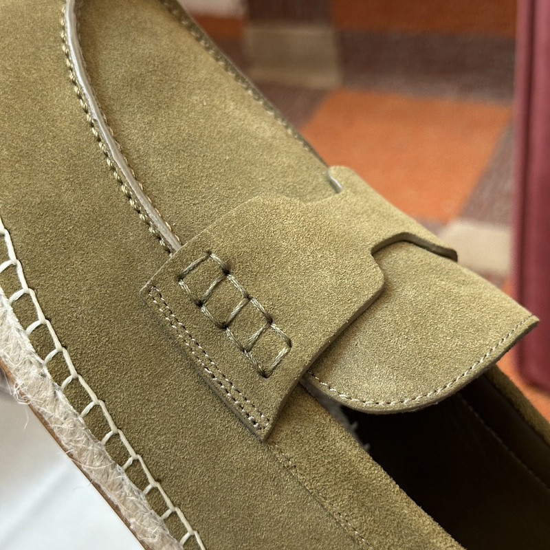 H**me5 sneaker