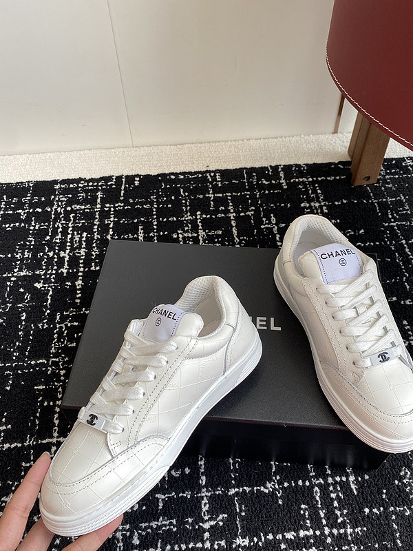 Ch**el sneaker