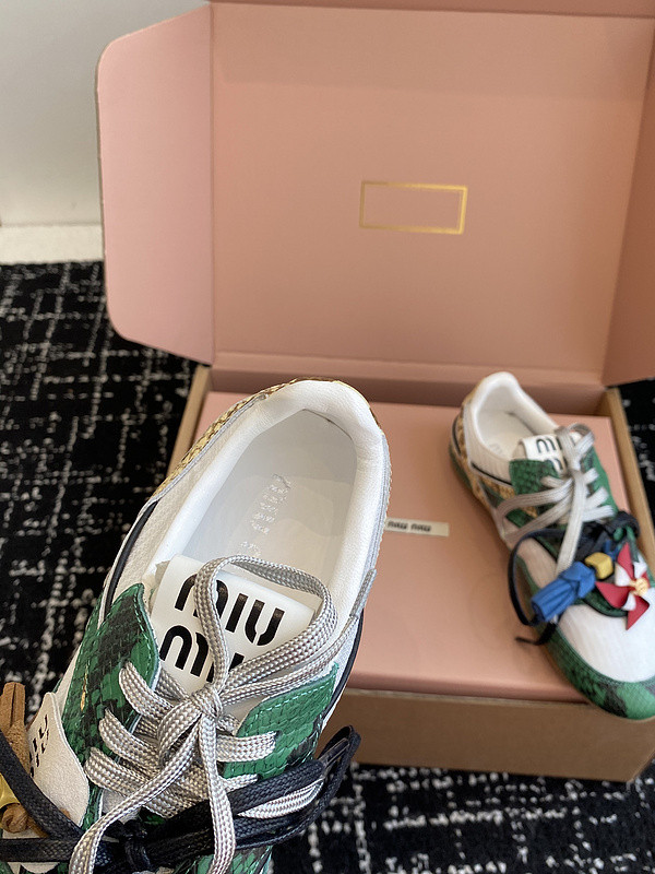 M1um1u sneaker