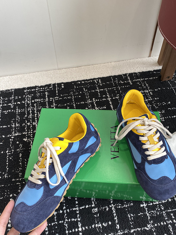 b0tt*ga Ven*ta sneaker