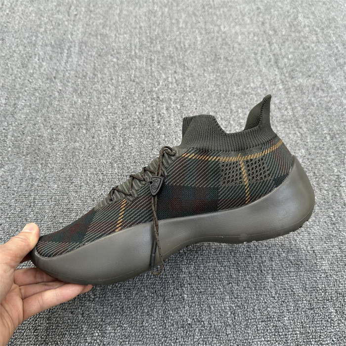 Bv*b*rry sneaker
