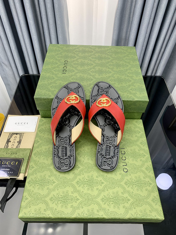 g*u*i sandals