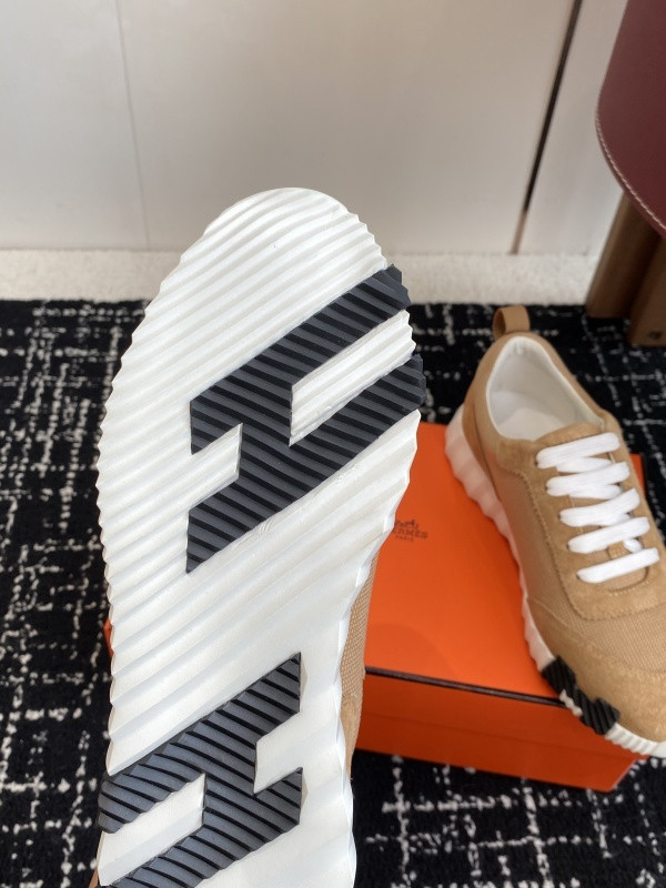H**me5 sneaker