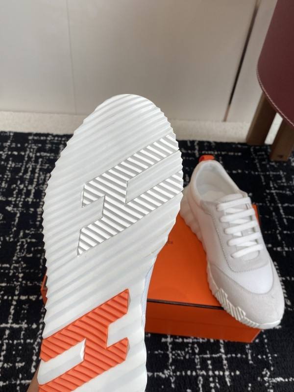 H**me5 sneaker