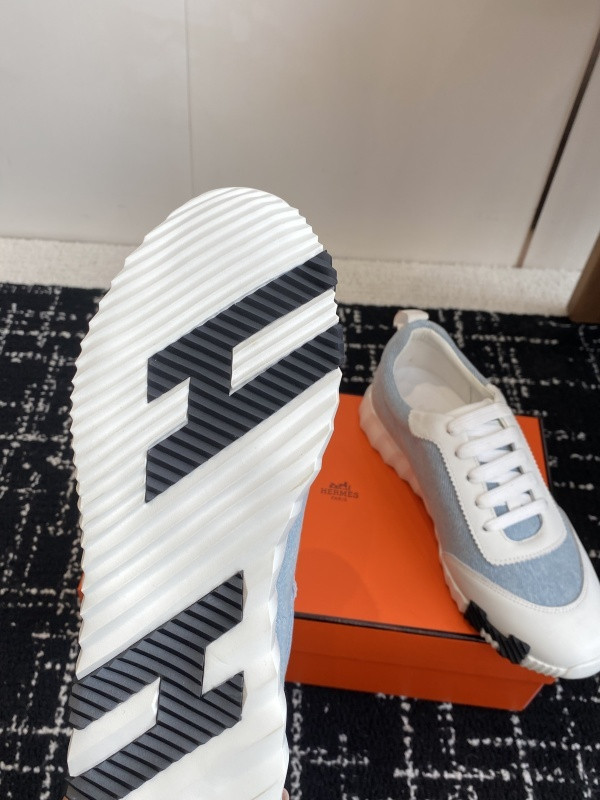 H**me5 sneaker