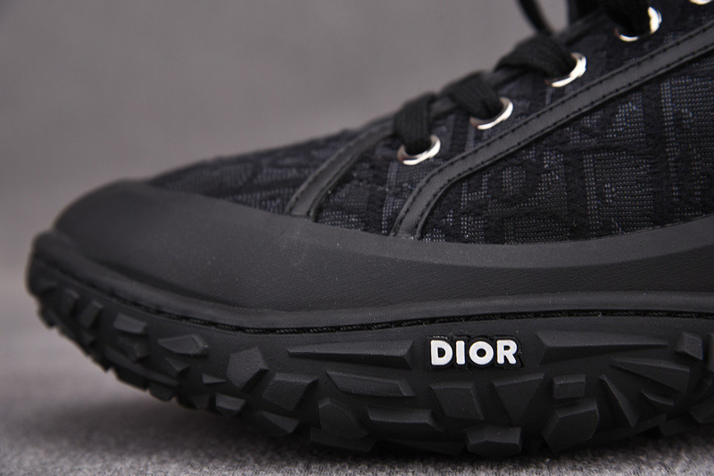 dio* sneaker