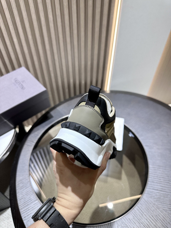 Va1e*ntin0 sneaker
