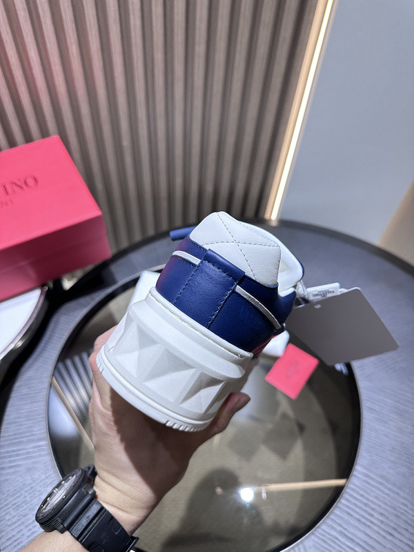 Va1e*ntin0 sneaker