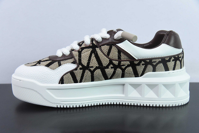 Va1e*ntin0 sneaker