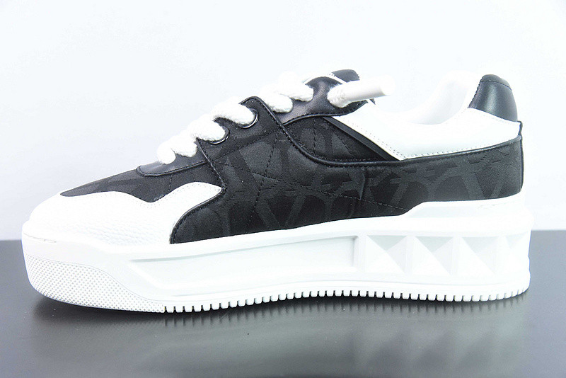 Va1e*ntin0 sneaker