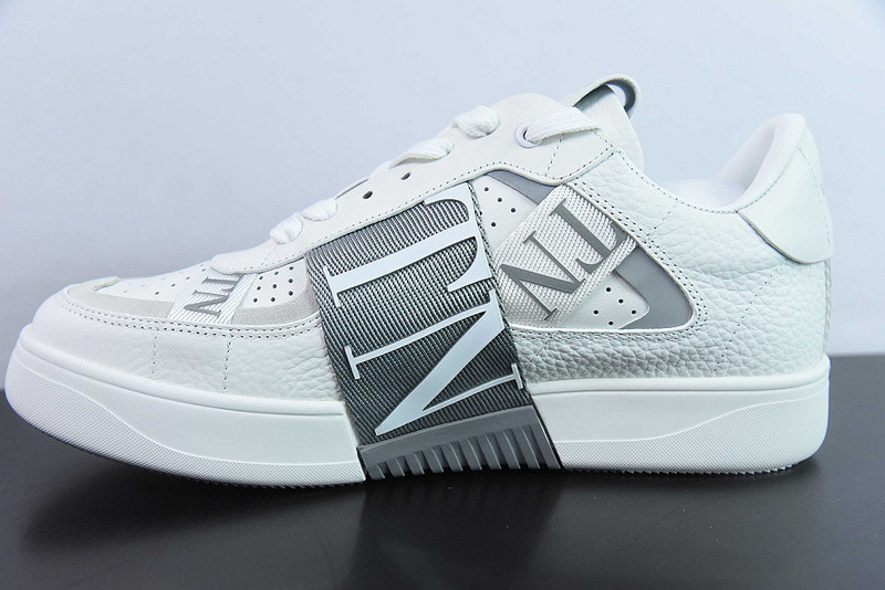 Va1e*ntin0 sneaker