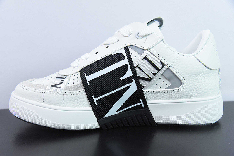 Va1e*ntin0 sneaker