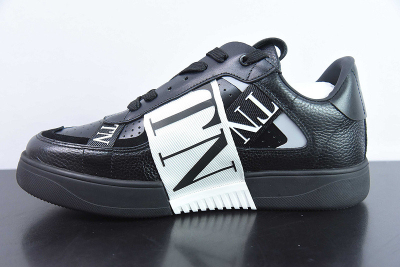 Va1e*ntin0 sneaker