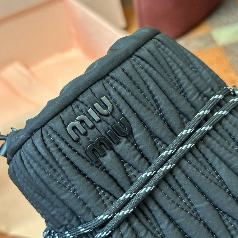 M1um1u sneaker