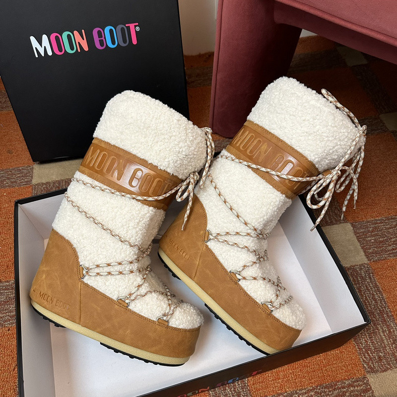 mOON bOOT