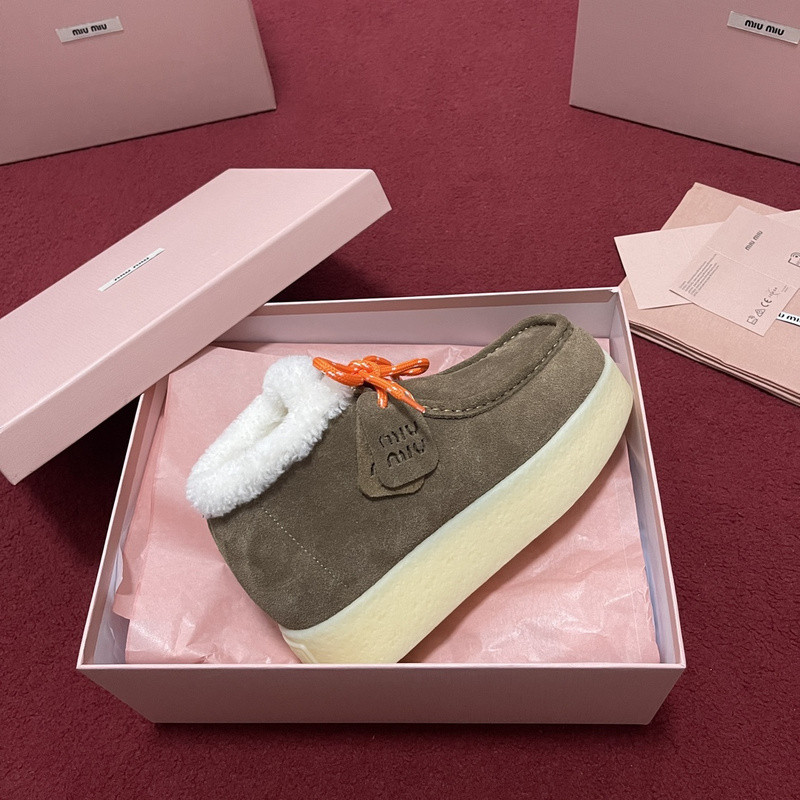 M1um1u sneaker