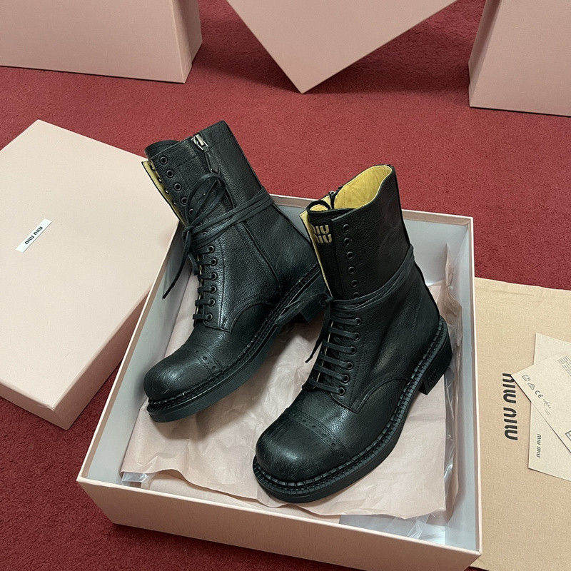 M1um1u sneaker