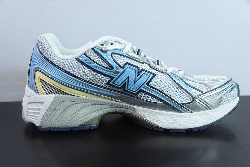 NEW BALANCE SNEAKER