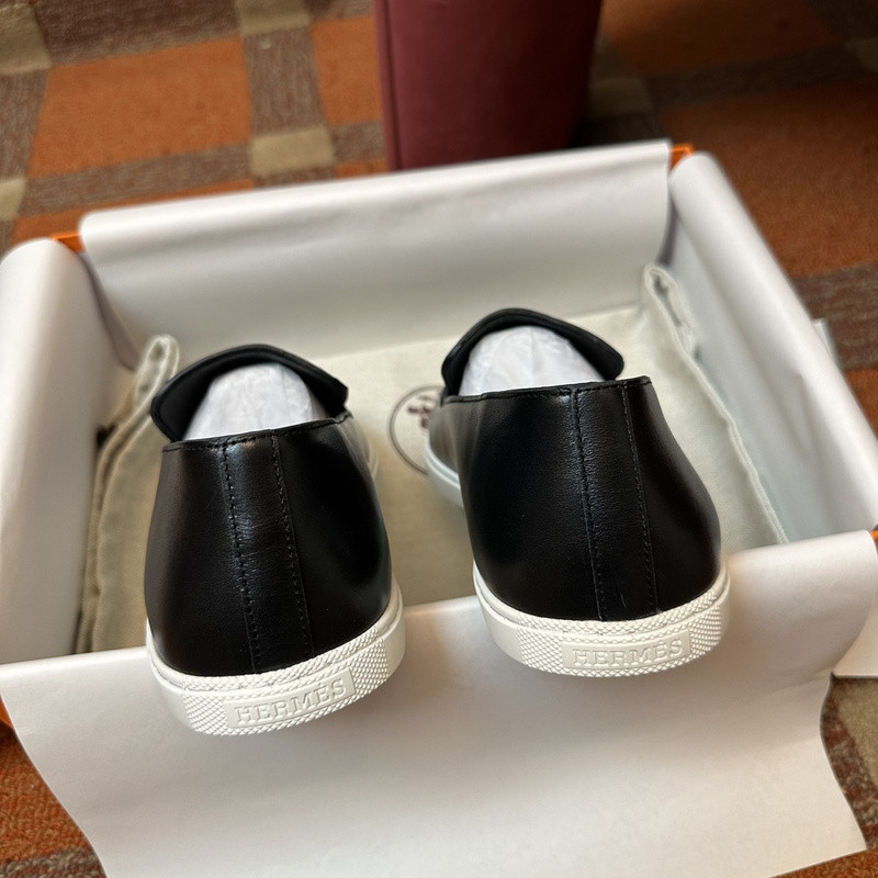 H**me5 sneaker