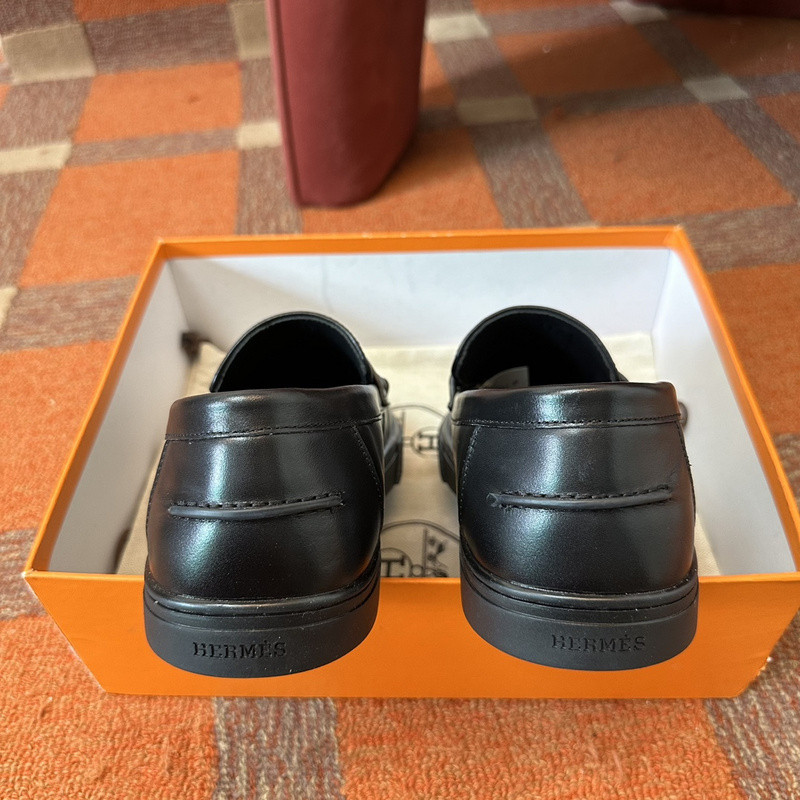 H**me5 sneaker