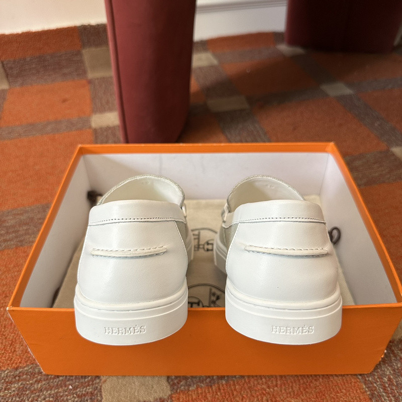 H**me5 sneaker