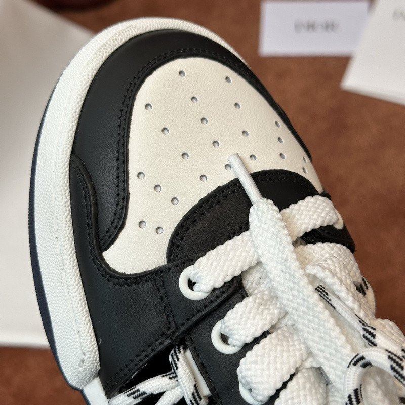 DIO* SNEAKER