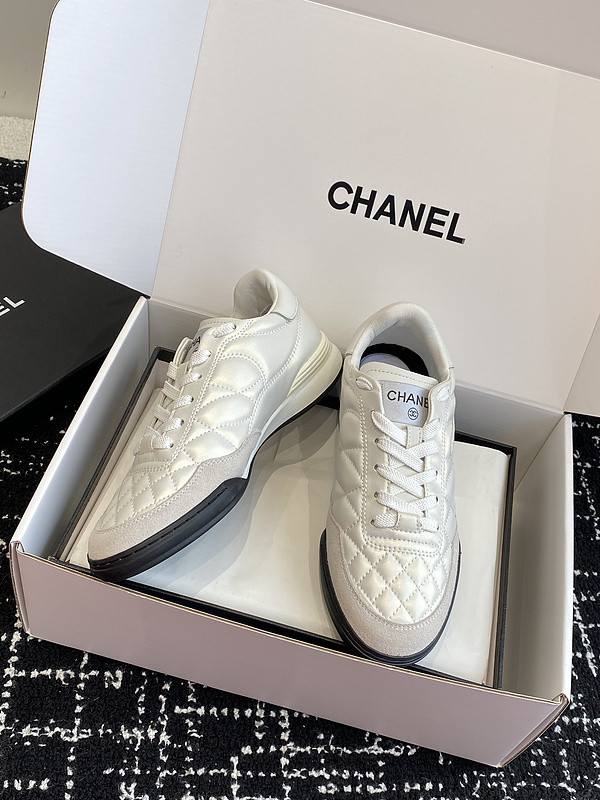 Ch**el sneaker