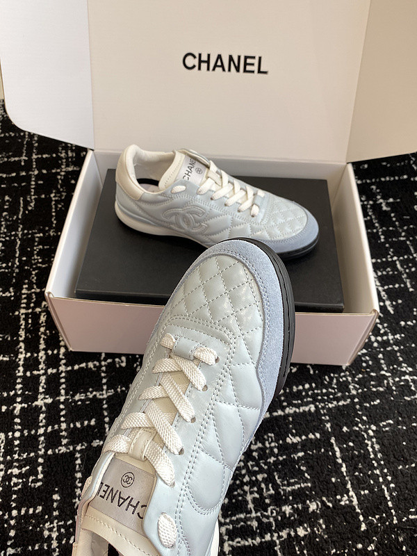 Ch**el sneaker