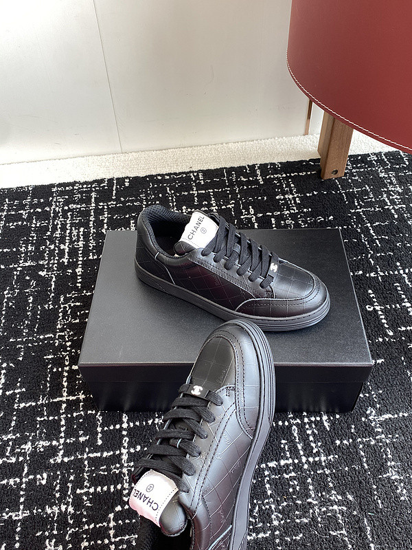 Ch**el sneaker