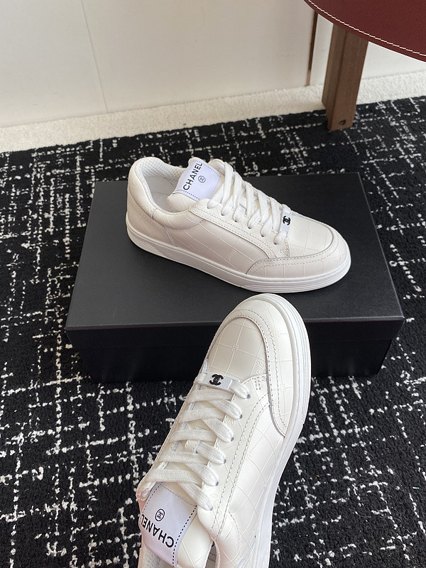 Ch**el sneaker