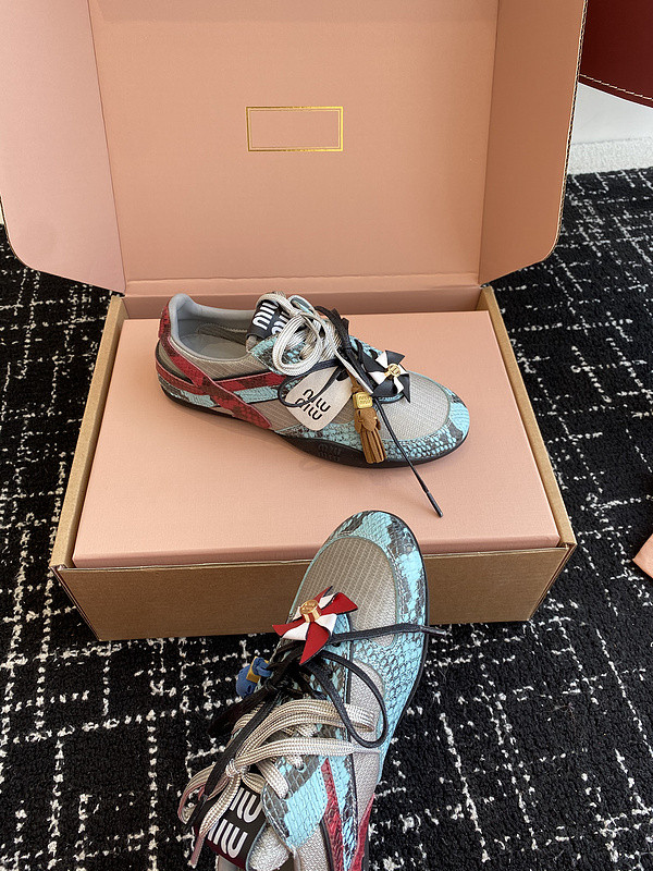 M1um1u sneaker
