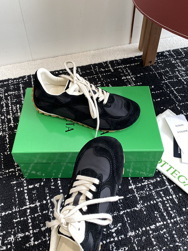 b0tt*ga Ven*ta sneaker