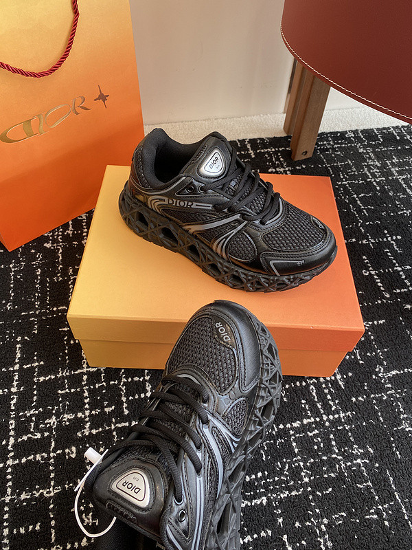 DIO* SNEAKER