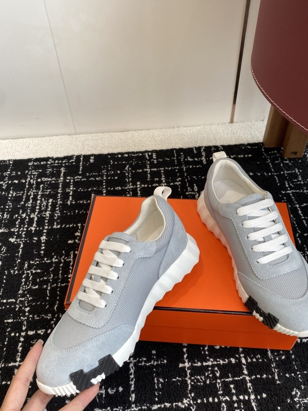 H**me5 sneaker