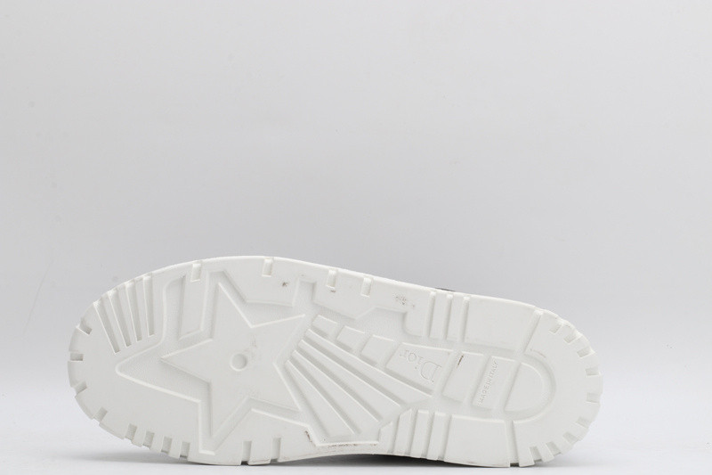 dio* sneaker