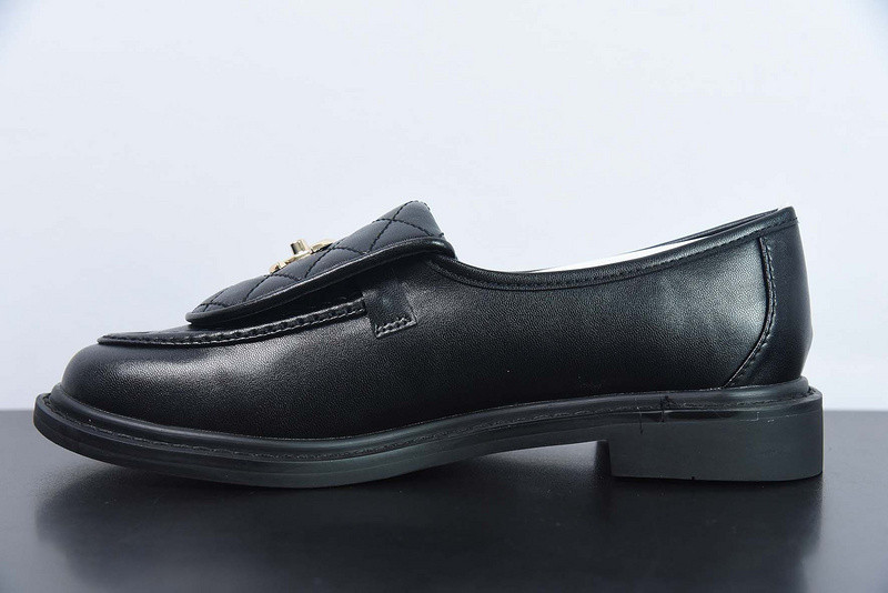 Ch*el sneaker