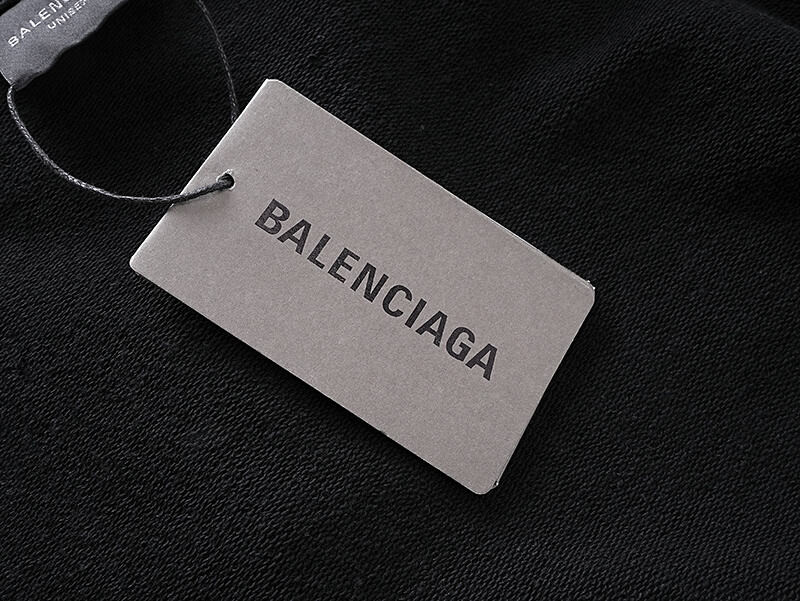 Ba1en*iaga clothes