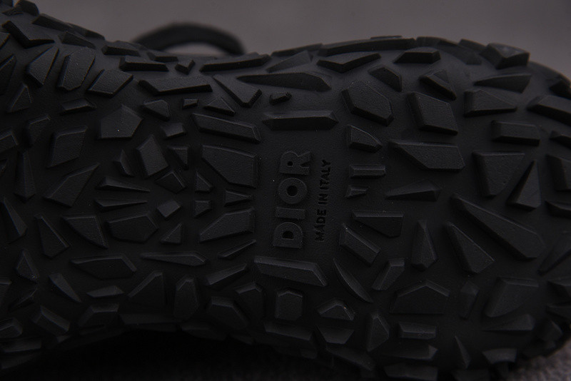 dio* sneaker