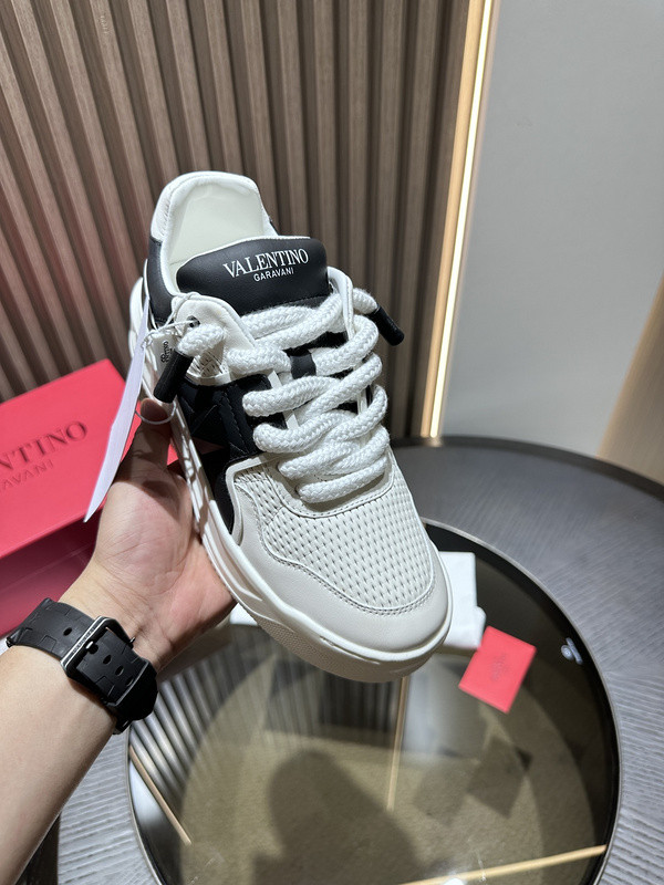 Va1e*ntin0 sneaker