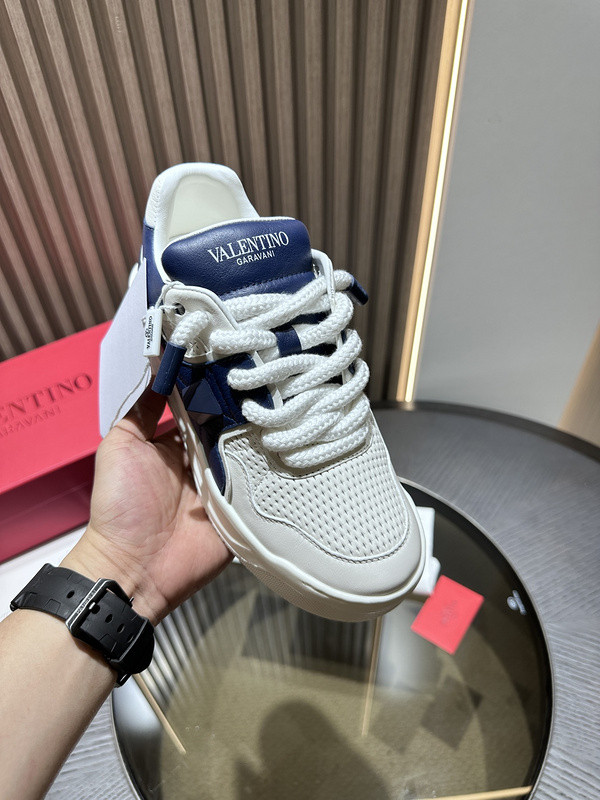 Va1e*ntin0 sneaker