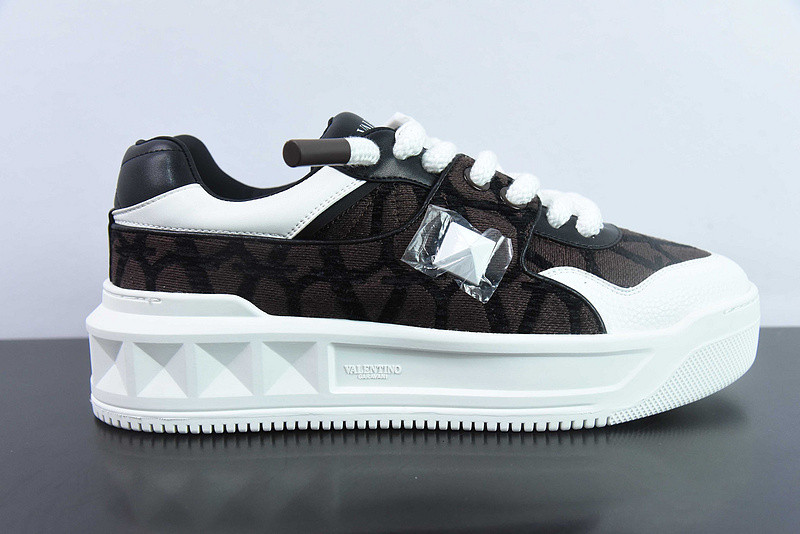 Va1e*ntin0 sneaker