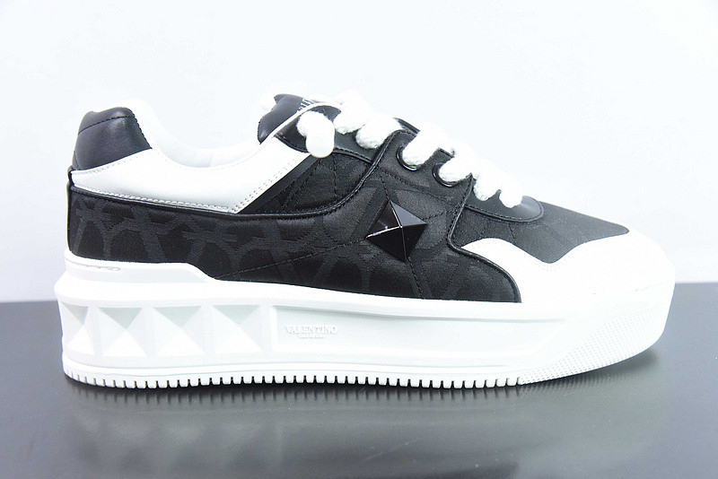 Va1e*ntin0 sneaker