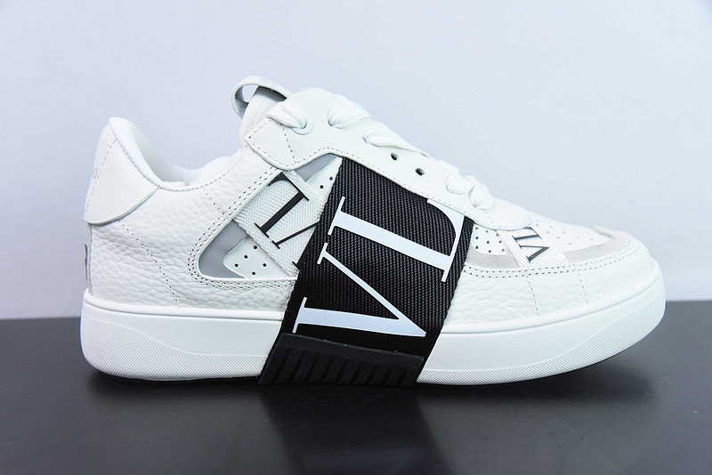 Va1e*ntin0 sneaker