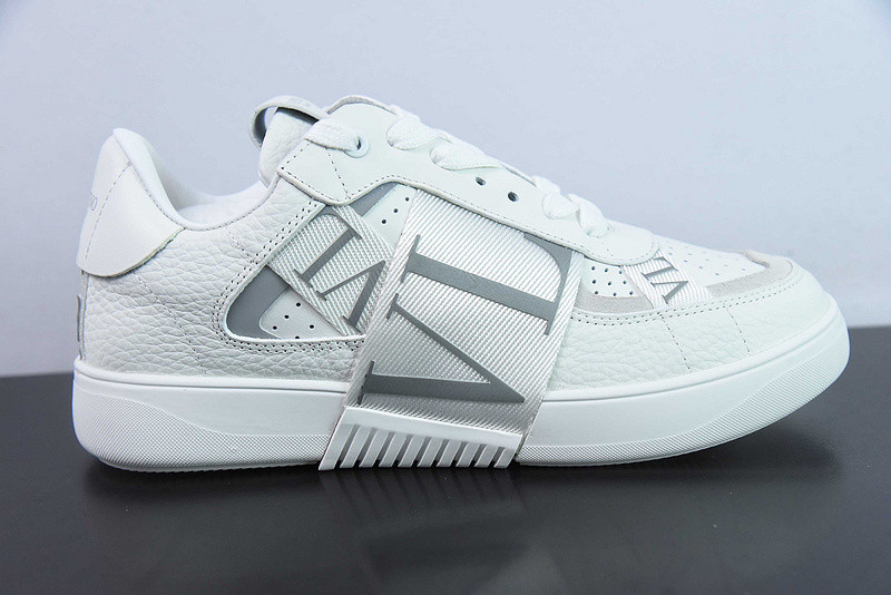 Va1e*ntin0 sneaker