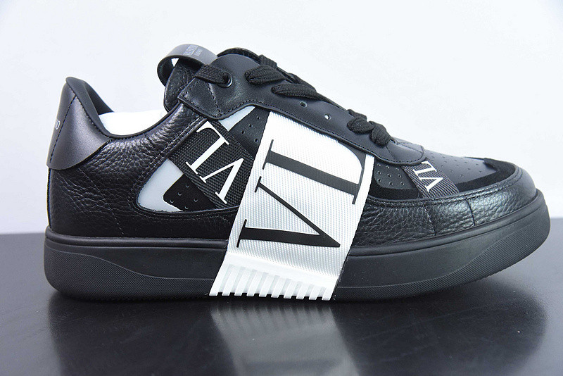 Va1e*ntin0 sneaker