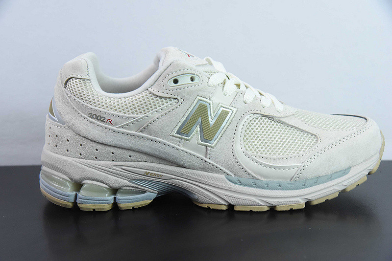 NEW BALANCE SNEAKER