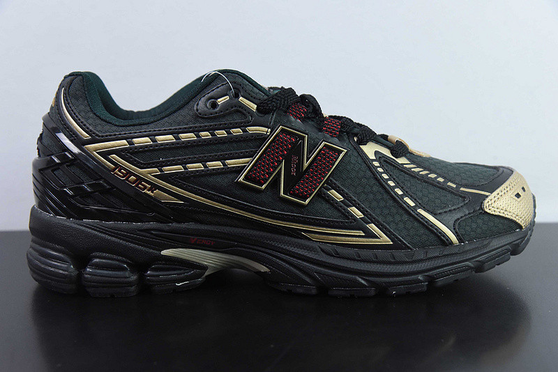 NEW BALANCE SNEAKER