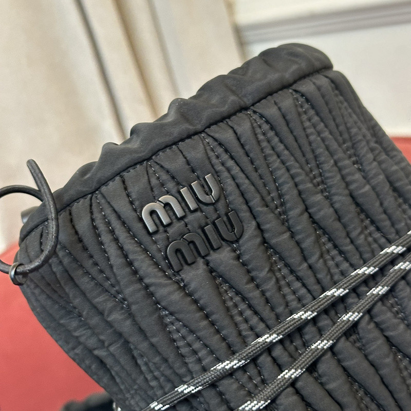 M1um1u sneaker